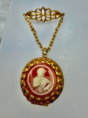 Vintage Cameo Locket Brooch
